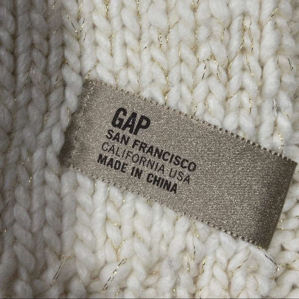 *NWOT GAP San Francisco California Women's Beige Knitted Scarf